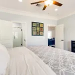 Luxe Southwest Houston Home With Balconies And Patio!