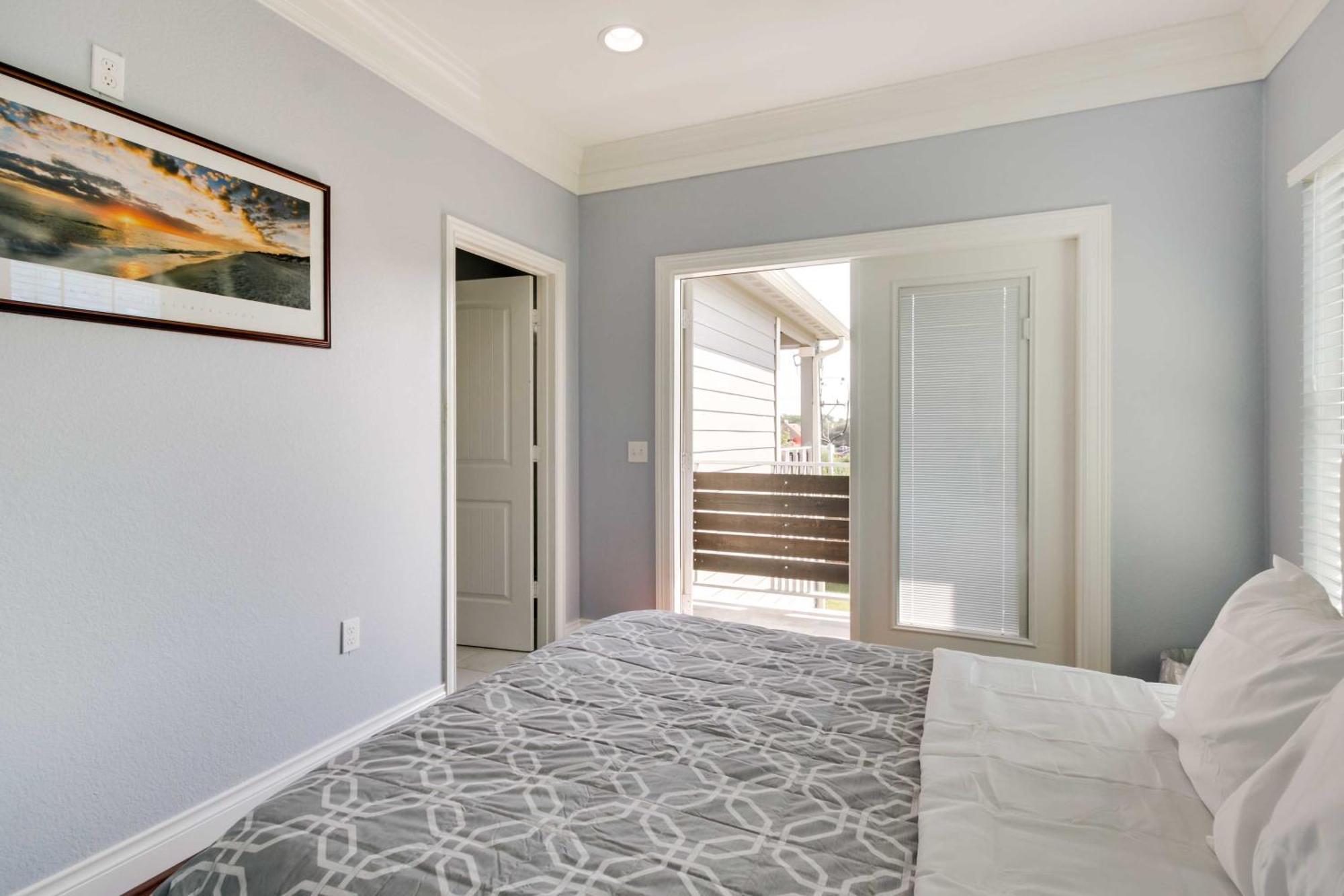 Luxe Southwest With Balconies And Patio! * Houston