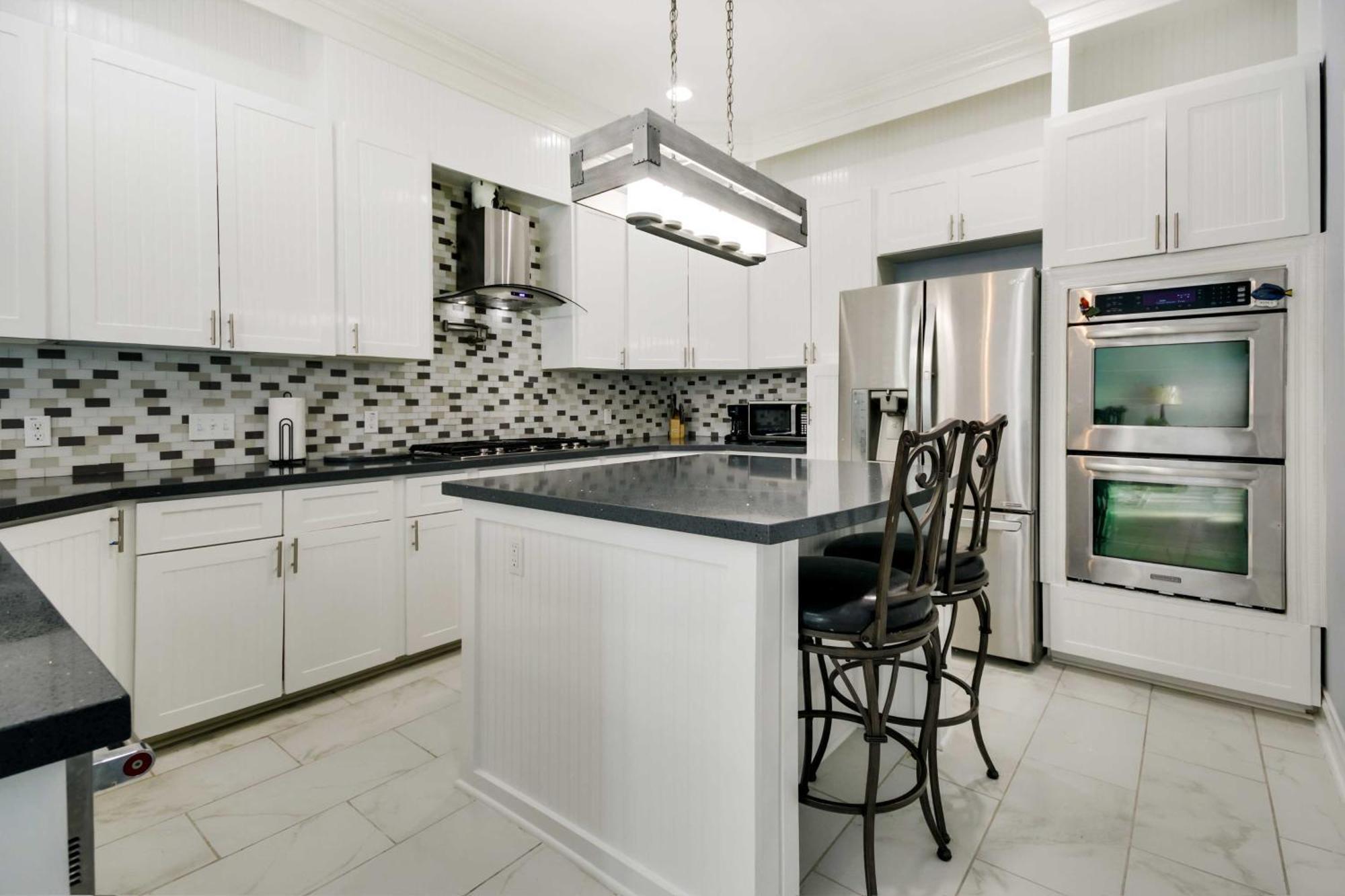 Holiday home Luxe Southwest With Balconies And Patio! Houston