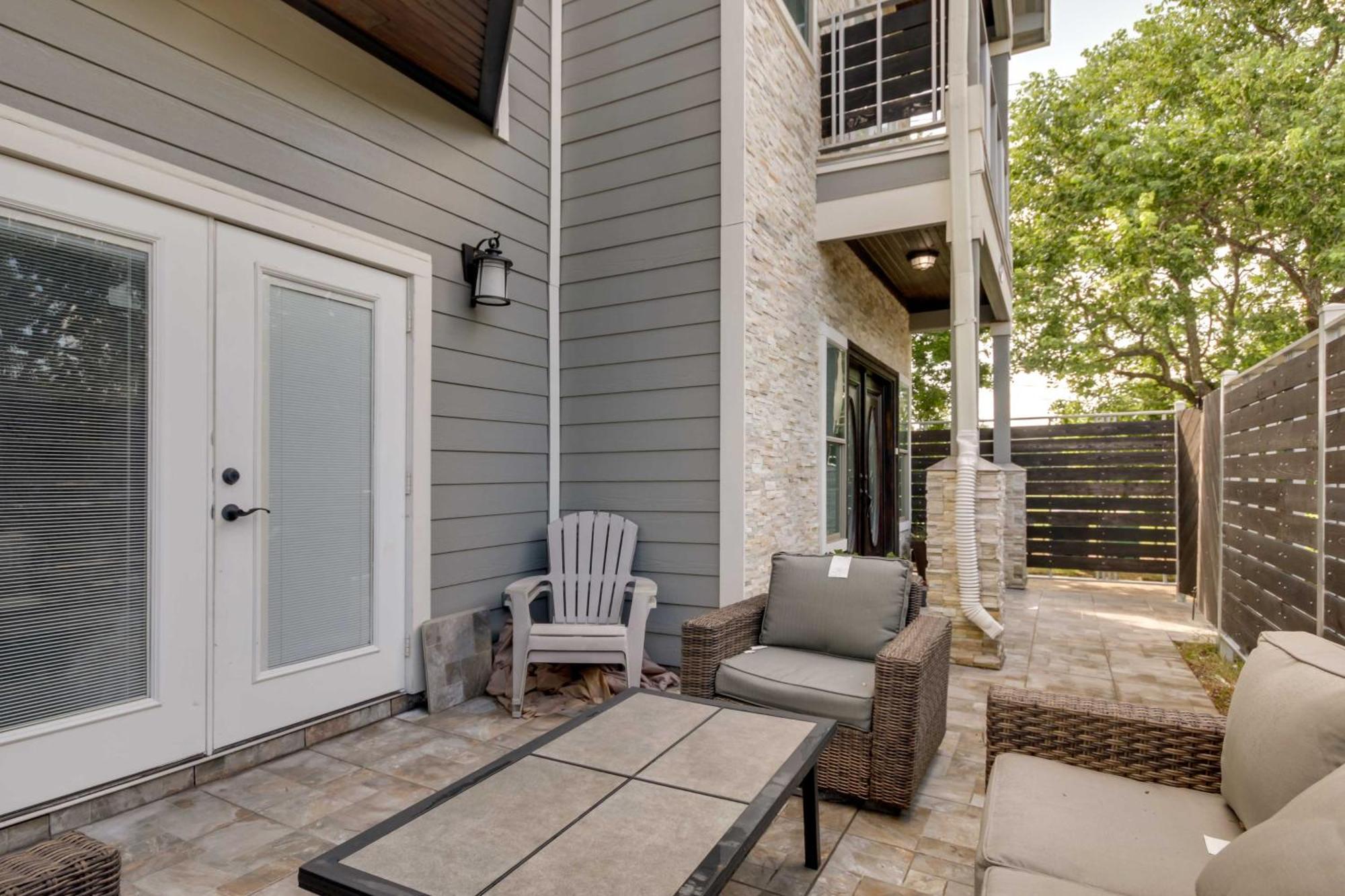 Luxe Southwest With Balconies And Patio! Holiday home